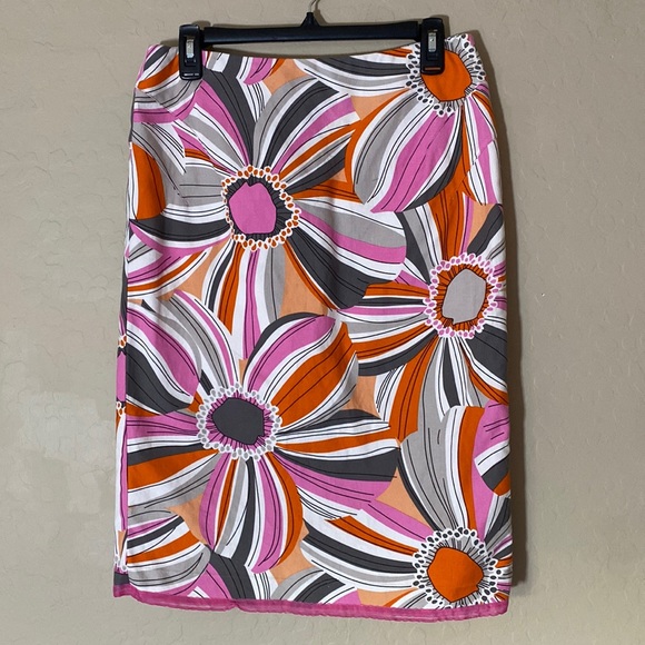 Ideology Dresses & Skirts - Ideology, size 6, pencil skirt - floral print, zipper back and slit, lace trim